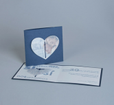 Invitatie de nunta din carton albastru sidef cu inimioara din calc